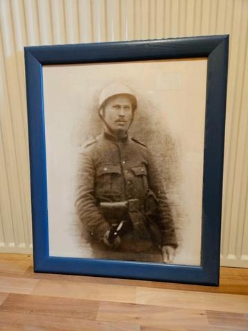 Kader / omlijsting (al dan niet met oude foto van militair) beschikbaar voor biedingen