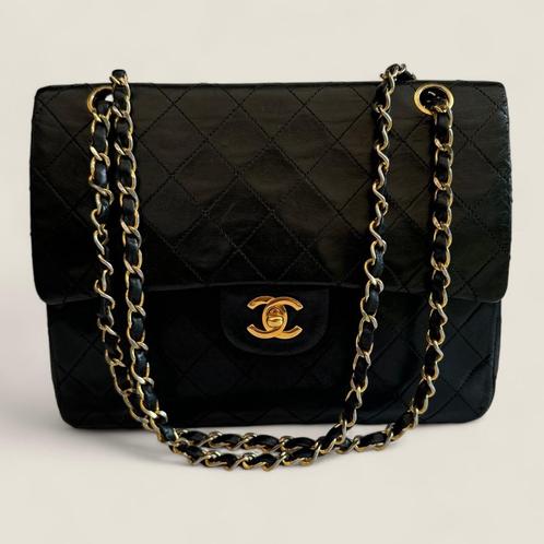 Chanel medium tall classic flap origineel, Handtassen en Accessoires, Tassen | Schoudertassen, Gebruikt, Overige merken, Zwart