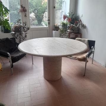 Prachtige vintage travertijn tafel Up & Up Italy beschikbaar voor biedingen