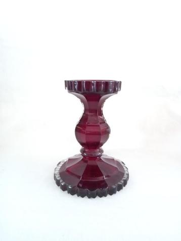 Boheemse robijnglazen kandelaar in Biedermeier-stijl beschikbaar voor biedingen