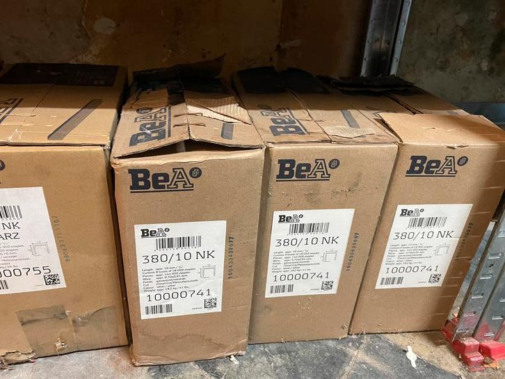 Niet / Agrafe 8 karton., Doe-het-zelf en Bouw, Tegels, Zo goed als nieuw, Ophalen