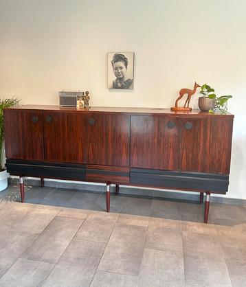 Vintage retro dressoir beschikbaar voor biedingen