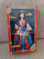 Barbie Signature Lunar Year + Barbiestyle Brown + Holiday 22, Enlèvement ou Envoi, Barbie