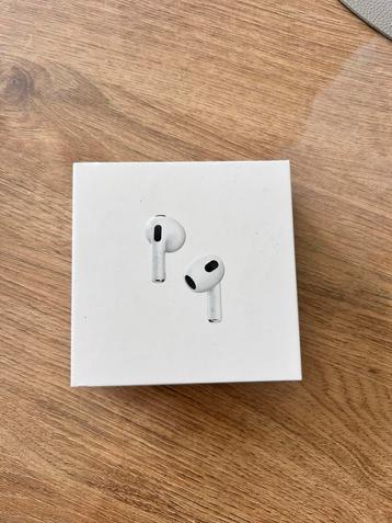Apple airpods 3 (3e generatie) - zo goed als nieuw beschikbaar voor biedingen