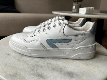 Witte sneakers HUB met blauw accent maat 38