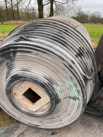 Rubbermatten op rollen 50 meter lang beschikbaar voor biedingen