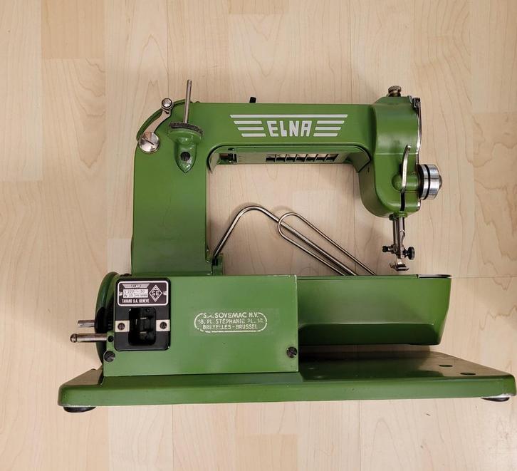 Oude ELNA-naaimachine in koffer + accessoires., Hobby en Vrije tijd, Naaimachines en Toebehoren, Zo goed als nieuw, Naaimachine