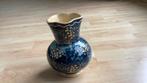 Charmant vaasje in blauw-beige tinten., Ophalen