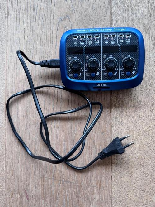 SKYRC Quattro micro battery charger Lader batterijen drone, Audio, Tv en Foto, Drones, Gebruikt, Ophalen of Verzenden
