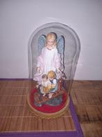 Engel met twee kinderen onder glazen stolp 29 hoog, Antiek en Kunst, Ophalen