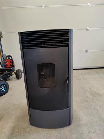 Pelletkachel mondena heating 12kw, Huis en Inrichting, Kachels, Ophalen, Zo goed als nieuw, Pelletkachel