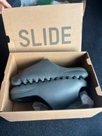 Yeezy slide, Kleding | Heren, Schoenen, Slippers, Overige kleuren, Nieuw, Ophalen of Verzenden