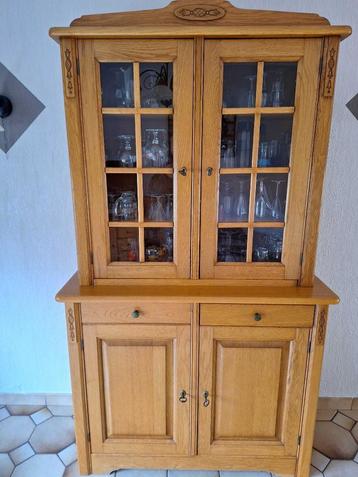 Armoire (buffet) avec portes vitrées