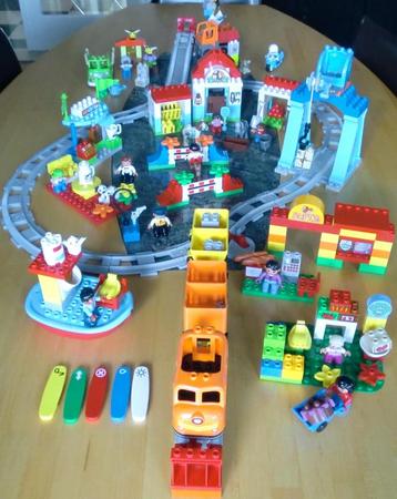 Duplo mooie speelset met elektrische trein en veel andere. beschikbaar voor biedingen