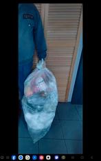 Grote zak veelkleurige wol (6,7 kg) en kleine zak wol, Ophalen of Verzenden, Zo goed als nieuw