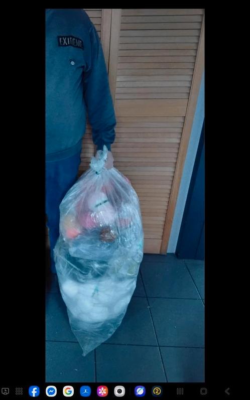 Grote zak veelkleurige wol (6,7 kg) en kleine zak wol, Diversen, Overige Diversen, Zo goed als nieuw, Ophalen of Verzenden