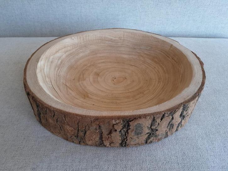 Decoratieve houten schaal gemaakt van een boomstronk, Huis en Inrichting, Woonaccessoires | Schalen en Manden, Zo goed als nieuw