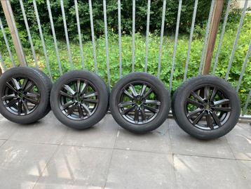 Banden een velgen 215/60R /17 beschikbaar voor biedingen