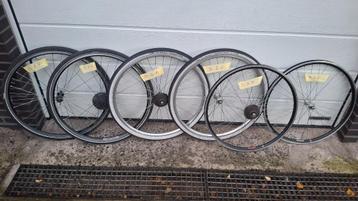 28" fiets wielset voorwiel achterwiel zijn in perfecte staat beschikbaar voor biedingen