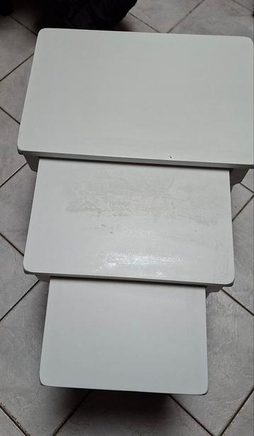 Set bijzet tafels beschikbaar voor biedingen