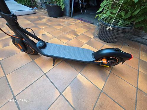 Vends ninebot f40e 250 euros, Fietsen en Brommers, Steps, Zo goed als nieuw, Ophalen