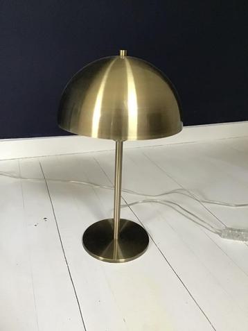 Lampe dorée beschikbaar voor biedingen