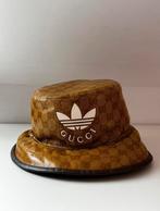 Bob Gucci x Adidas - moutarde - neuf étiquette, Hoed, Nieuw, Ophalen of Verzenden, 58 of 59 cm (L, 7¼ of ⅜ inch)