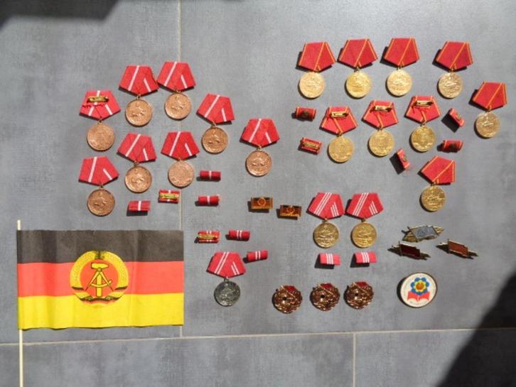 Medailles DDR / NVA met de Feldspange , aan 7 € / stuk, Verzamelen, Militaria | Algemeen, Landmacht, Lintje, Medaille of Wings