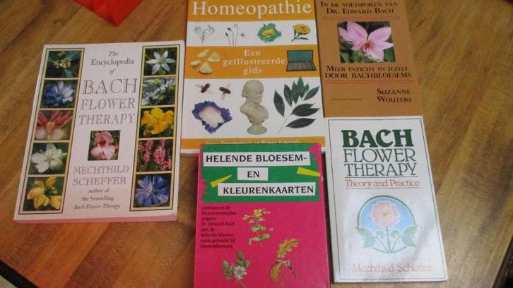 Verschillende bloemen homeopathie boeken, Boeken, Gezondheid, Dieet en Voeding, Zo goed als nieuw, Kruiden en Alternatief, Ophalen