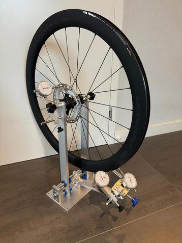 Wielbouw gereedschap, wielrichter, wielcentreerstandaard. beschikbaar voor biedingen