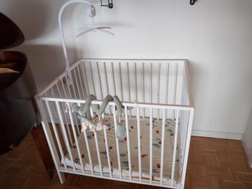 Witte babybox, 2  hoogtes, met matras, hoes en boxkleed, Enlèvement, Tapis de parc