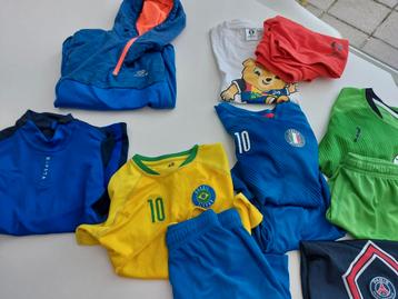 Pakket voetbalkleding voor 7 à 9 jaar beschikbaar voor biedingen