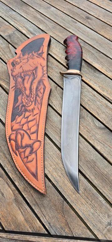 Couteau réalisé par Spencer Aplin.  Sta custom knives  disponible aux enchères