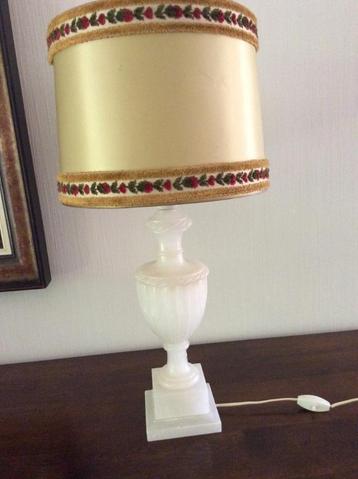 tafellamp op marmeren voet/retro vintage beschikbaar voor biedingen