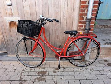 Rode damesfiets / omafiets beschikbaar voor biedingen
