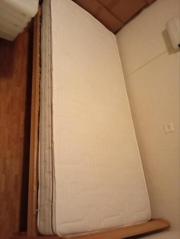 1 persoons bed met lattenbodem matras lakens en deken beschikbaar voor biedingen