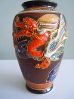 Petit vase japonais au dragon en porcelaine moriage, Enlèvement ou Envoi