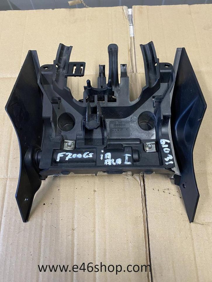 PLASTIC KAP / HOUDER ABS POMP BMW F700GS OE 7687666, Motoren, Onderdelen | BMW, Gebruikt, Ophalen of Verzenden