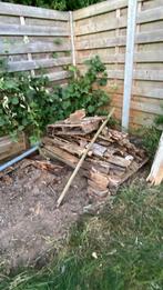 Stapel brandhout en ijzeren buizen, Tuin en Terras, Ophalen, Blokken