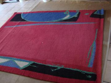 groot modern tapijt: rood beschikbaar voor biedingen