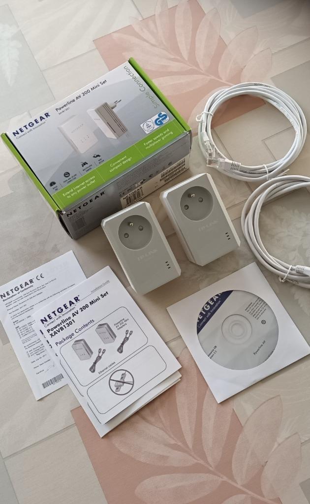 Netgear Powerline adapters AV200 XAVB1301 – Topstaat, Computers en Software, Powerlines, Gebruikt, Ophalen of Verzenden