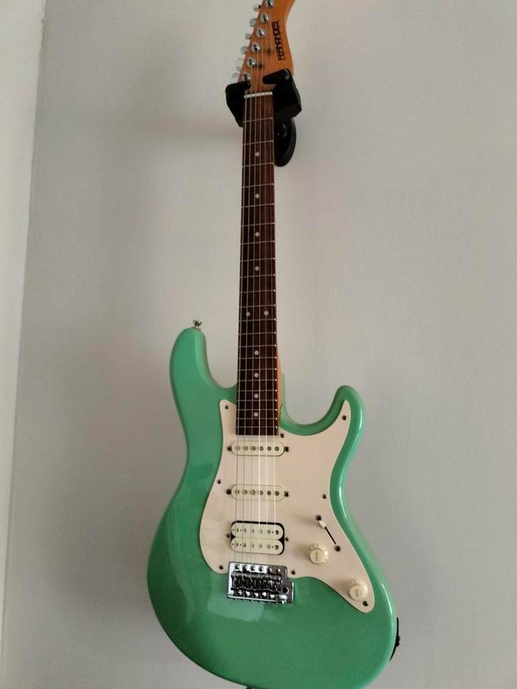 Fernandes MIJ Stratocaster RST-50 — Japon — Vert écume de me, Musique & Instruments, Instruments à corde | Guitares | Électriques
