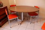 ovale tafel met 6 oranje stoelen, Huis en Inrichting, Tafels | Eettafels, Ophalen, Zo goed als nieuw