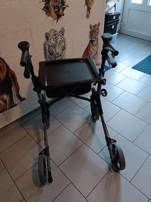 Tribune deambulateur 4 roues, freins, panier, plateau.NEUVE, Diversen, Rollators, Ophalen