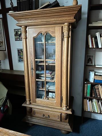 Armoire vitrée en chêne massif  beschikbaar voor biedingen
