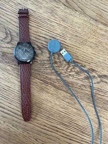 Fossil smartwatch met lader beschikbaar voor biedingen