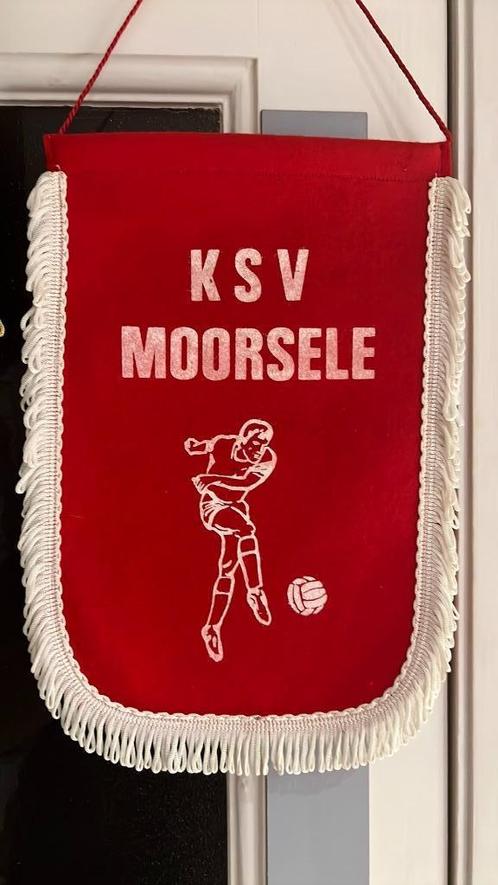 Fanion KSV Moorsele 17 x 26 cm, Collections, Articles de Sport & Football, Comme neuf, Fanion ou Écharpe, Envoi