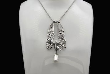 Zilveren hanger met zwaan, parel swarovski ketting. 2025/709 beschikbaar voor biedingen