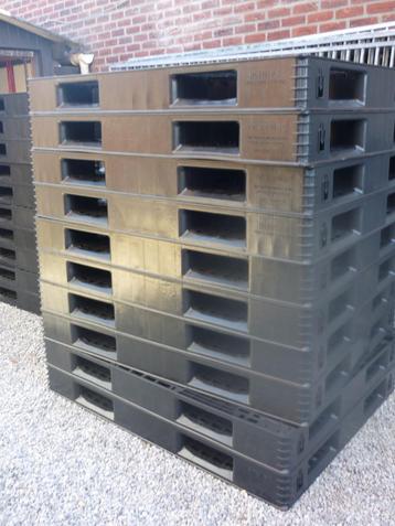 pallet pvc 140 X 110 X15 beschikbaar voor biedingen