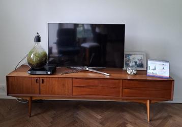 vintage dressoir lowboard sideboard Oswald Vermaercke V-form beschikbaar voor biedingen